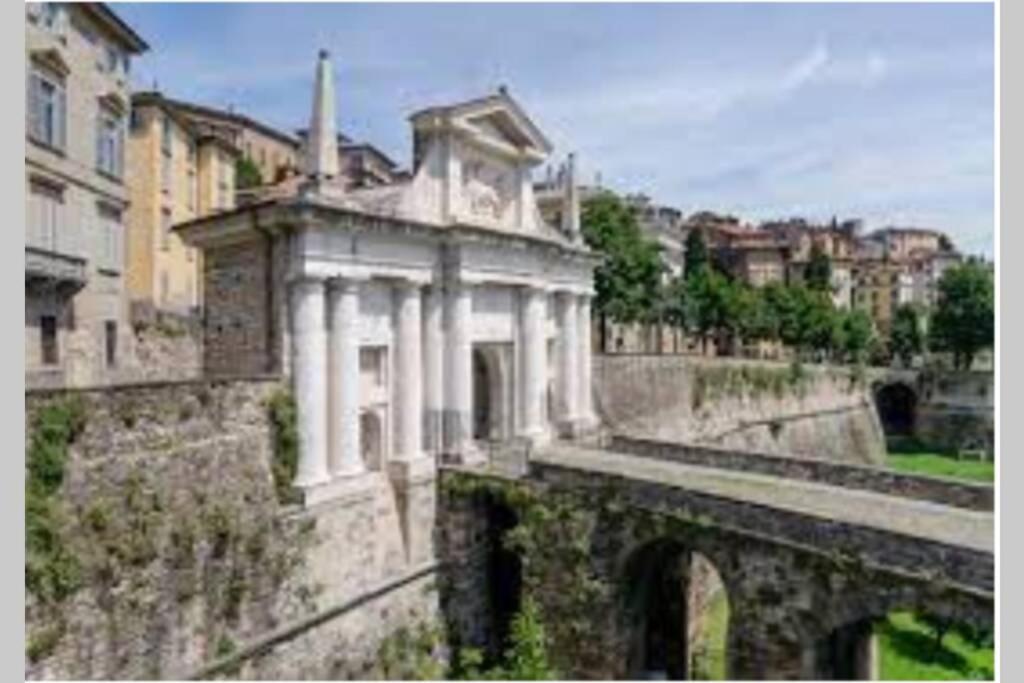 Entire Flat, Independent Entrance, 20 Mins To Bgy - Bergamo Milan Airport Apartment Nembro Екстериор снимка